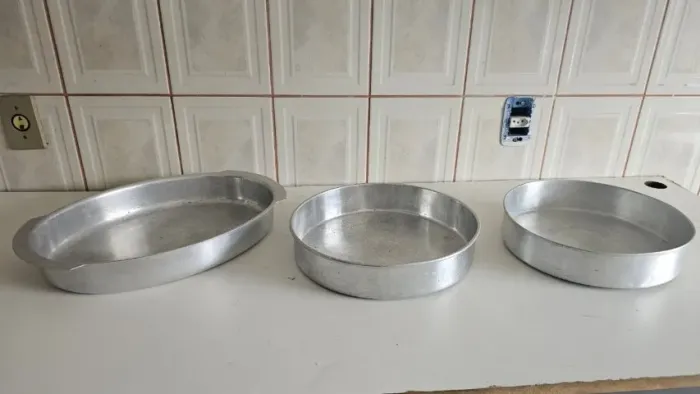 Assadeira de aluminio oval e redonda
