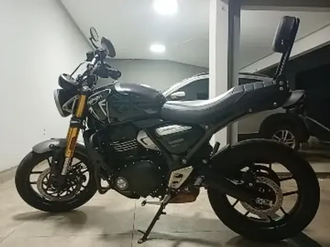 triumph Speed 400 preta com 1.400km nova
