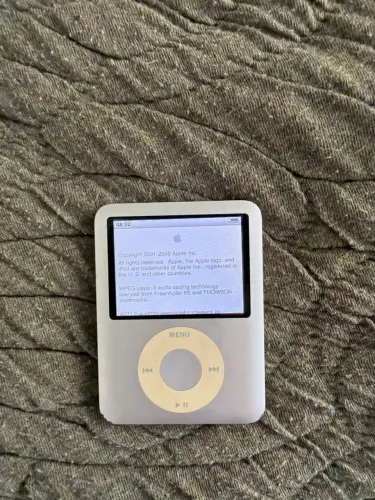 iPod Nano 3ª Geração 8GB - Funcionando Perfeitamente + Cabo