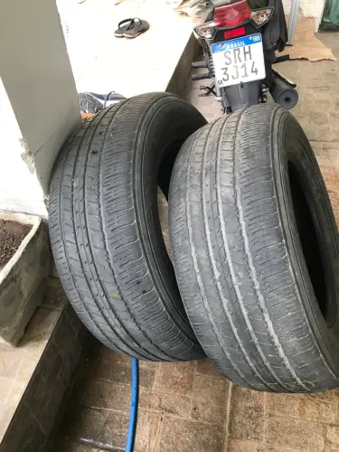 02 pneus 265/70 R17 usados