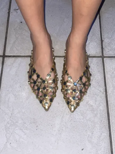 Sapatilha rasteira slingback dourada, marca Toque de Classe