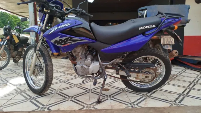 Vende se uma bros 125 es ,em dia Tranferir na hora *88.