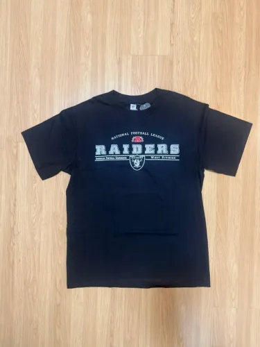 Camiseta Raiders NFL preta tamanho M.