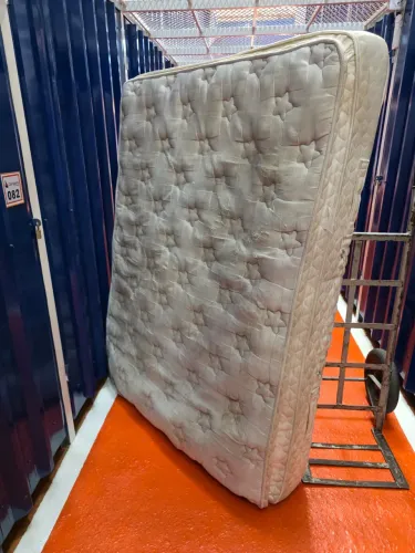 Vendo conjunto cama box (base e colchão)