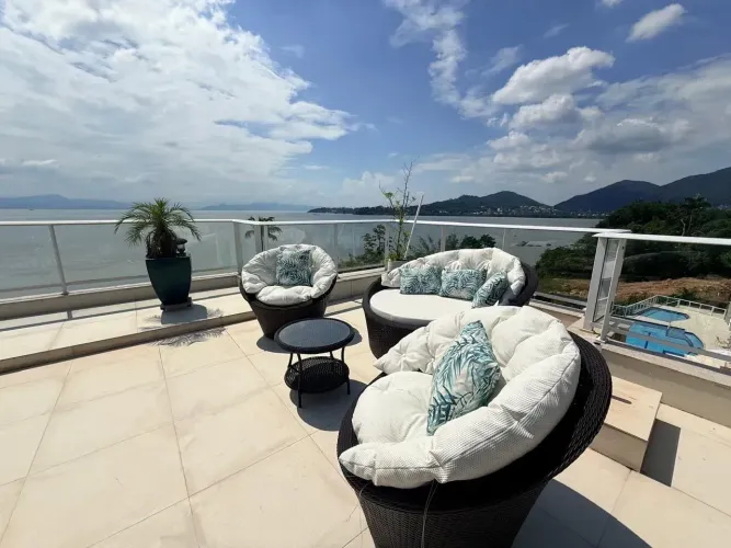 Cobertura com vista mar à venda no Joao Paulo, em Florianópolis.