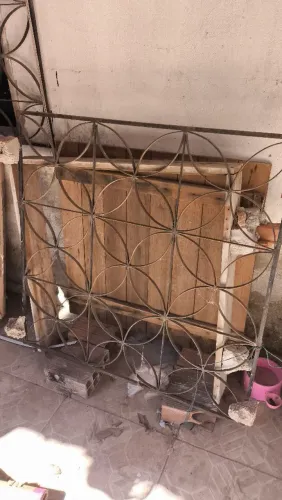VENDO GRADE DE FERRO BOA 0,95X0,95