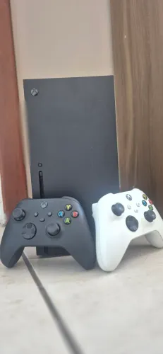 Xbox Series X + 2 controles