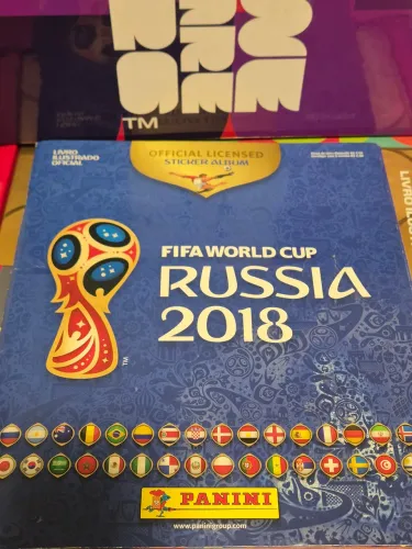 Copa 2018. Álbum com 584 figurinhas coladas + 16  figurinhas para colar