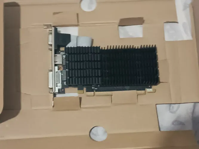 R5 220  2GB