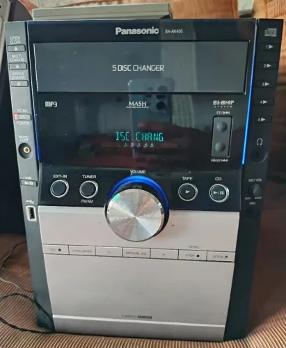 VENDO - RÁDIO "PANASONIC" SA-AK450 - 460W - Trocador 5 CDs - Fita K7 - AM/FM - R$ 175,00