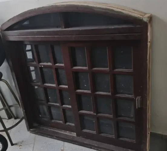 JANELA DE MADEIRA MAÇICA