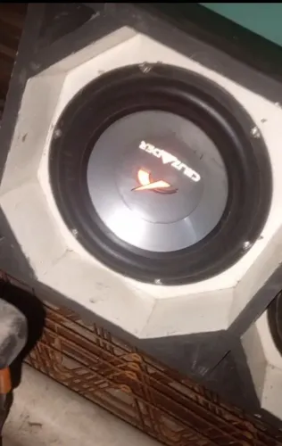 Caixa de som com 2 fones de 12