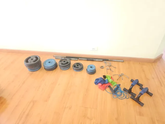 Vendo conjunto de anilhas + barras + elásticos e suporte para ginástica
