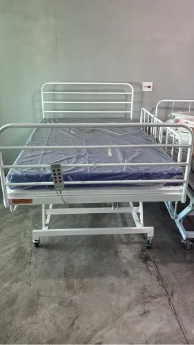 Cama hospitalar motorizada