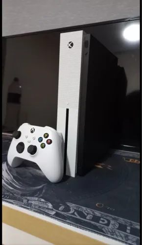 Xbox one s, acompanha jogo físico e controle de séries s