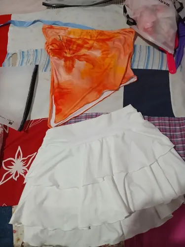 Vende-se conjuto saia e blusa novo da shein 