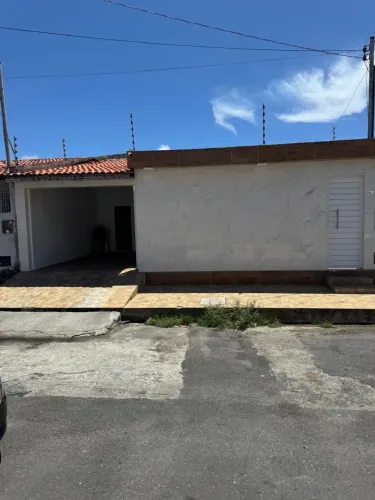 Casa reformada disponível para venda no Bairro Santos Dumont