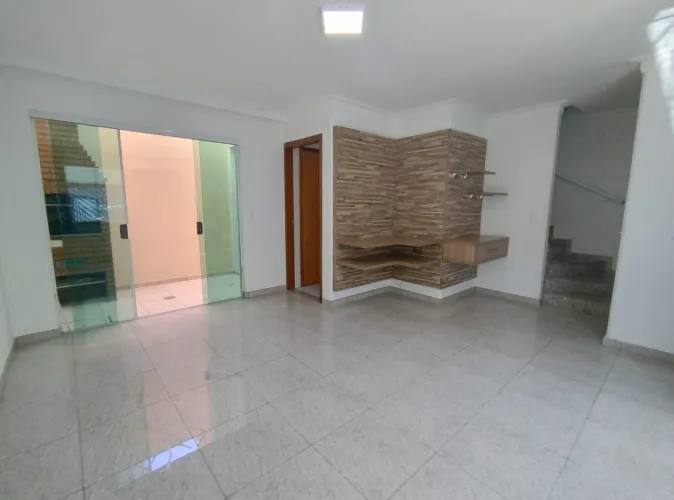 Sobrado à venda com 108m², 3 quartos e 2 vagas