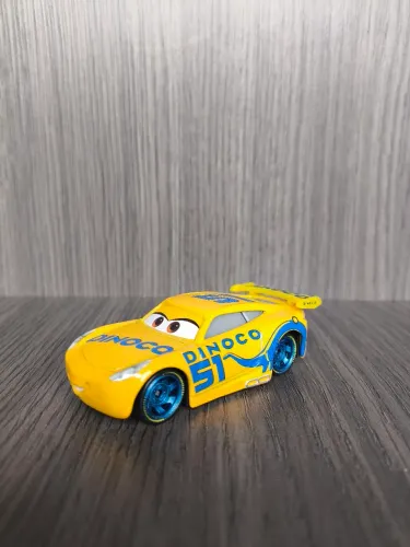 Cruz Ramirez Miniatura Filme Carros Metal Diecast Lacrado