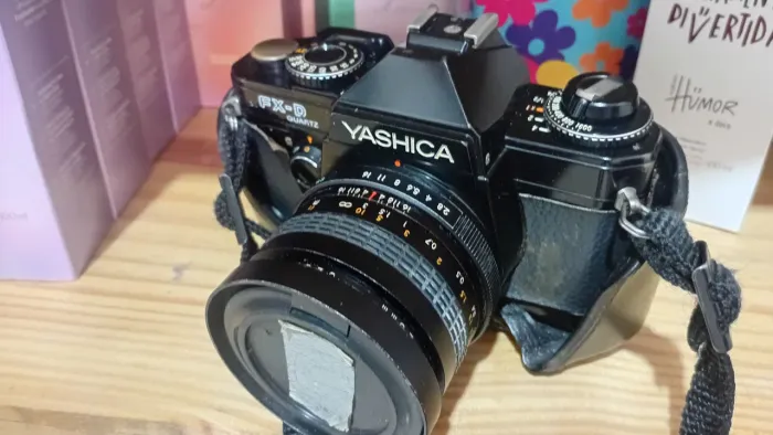 Câmera Fotográfica Analógica Yashica FX-D Quartz preta
