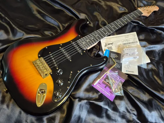 Guitarra Seizi Vintage Shinobi SSS - Sunburst Gold com Gigbag de Luxo [sem trocas]