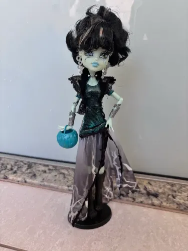 Frankie Ghouls Rule monster high