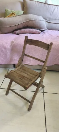 Cadeirinha de madeira dobrável para criança até uns 5 anos+-