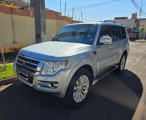 Mitsubishi Pajero HPE Full 3.2 4X4 T.i.dies. 5P AUT 2015