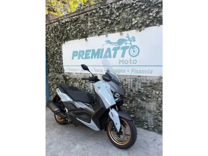 Yamaha Xmax 300 connected abs 2026