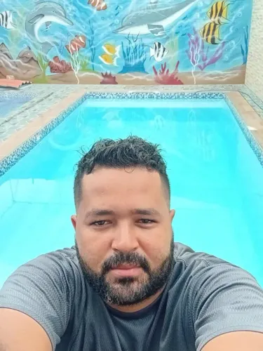 Salão de festa com piscina ( leia a descrição )