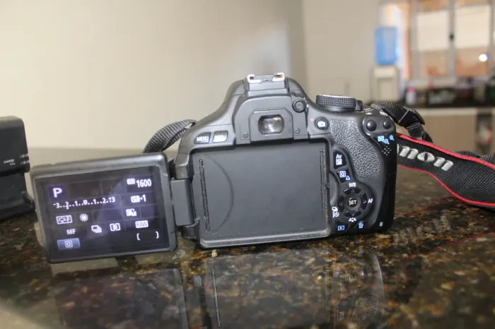 Vendo Canon EOS 600D