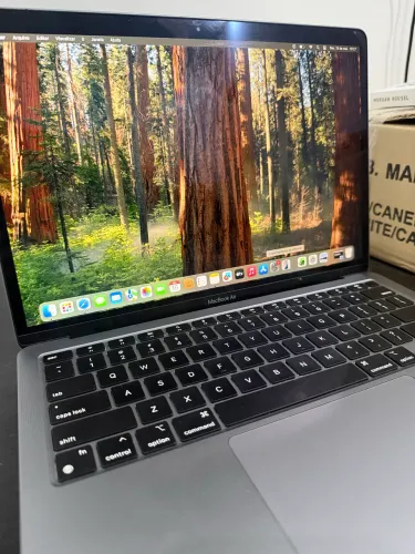 MacBook Air M1 2020 - Cinza Espacial | 8GB RAM | 256GB SSD
