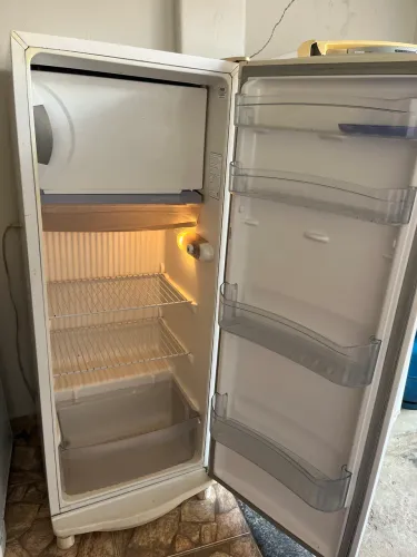 Vendo geladeira consul degelo seco