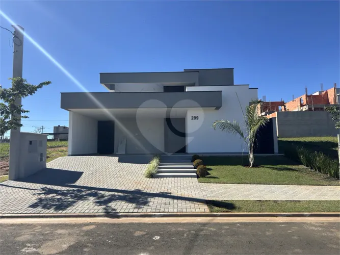 Casa à venda ou para alugar com 3 suítes no condomínio Terras Alpha Nova Esplanada, Votora