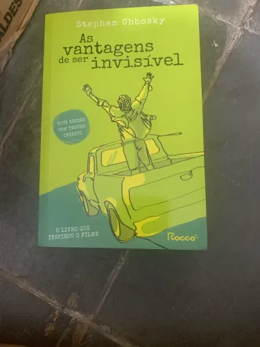 Livro as aventuras de ser invisível 