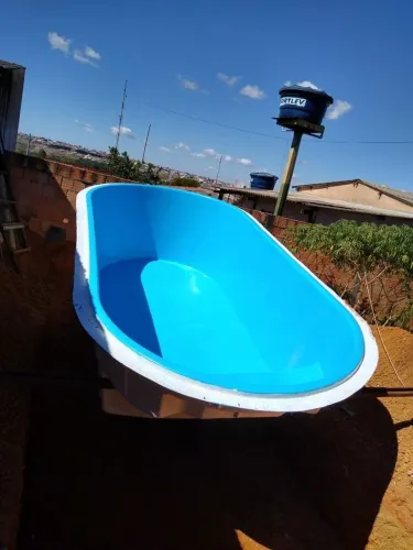 Piscina instalada com 7 MTS modelo retangular com brinde 