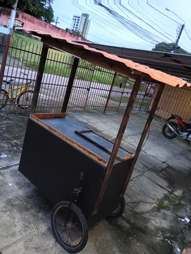 Vendo carrocinha de lanche toda de madeira muito boa