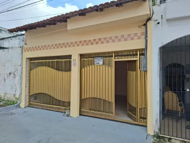 Casa térrea com 3 Quartos (1 Suíte) na Dionísio Bentes - Próx. Almirante Barroso