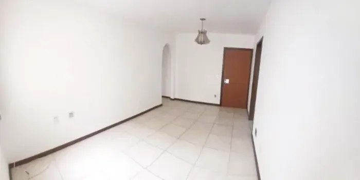 ALUGA APARTAMENTO DE 1 DORMITÓRIO COM VAGA COBERTA ESCRITURADA, 44,75M² PRIVATIVOS, NO BAI