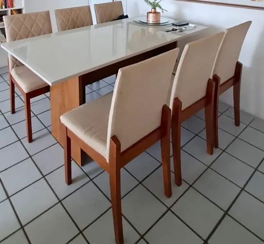 Mesa de Jantar com tampo de vidro e 6 cadeiras