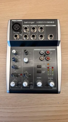 Mesa de Som Behringer XENYX 502S + 3 Cabos de Áudio | SEMINOVA, IMPECÁVEL!