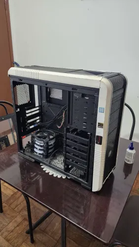 Gabinete cooler master cm690
