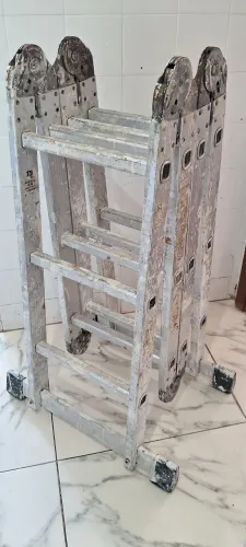 Escada articulada