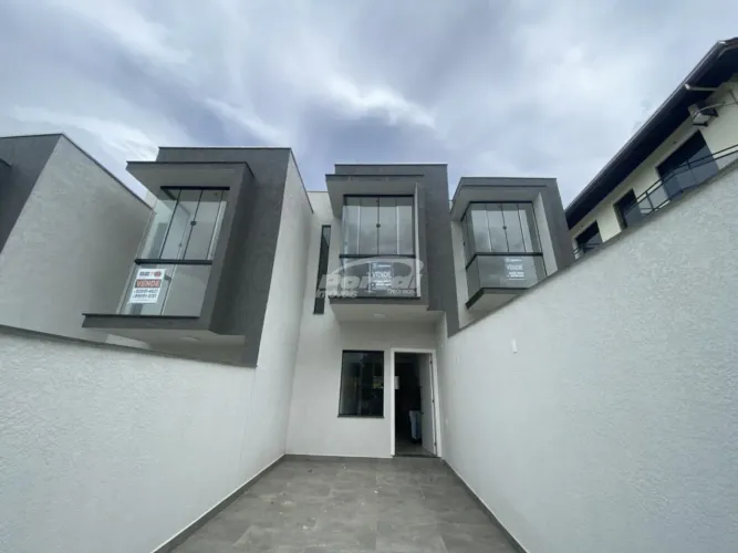 Sobrado TRIPLEX disponível para locação no bairro Escola Agrícola  Blumenau/SC.