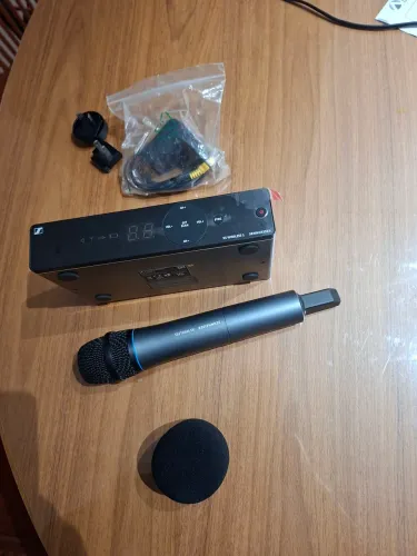 Microfone Sem Fio Sennheiser XSW 1-835 ? Kit Completo, Menos de 6 Meses de Uso