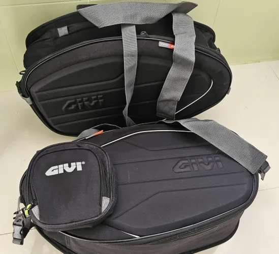 Alforge para moto marca Givi