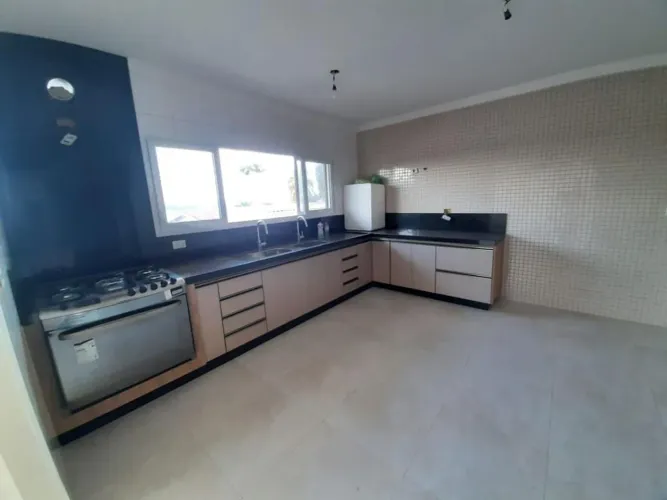Casa para alugar em Americana, Iate Clube de Americana, com 3 quartos, com 350 m²
