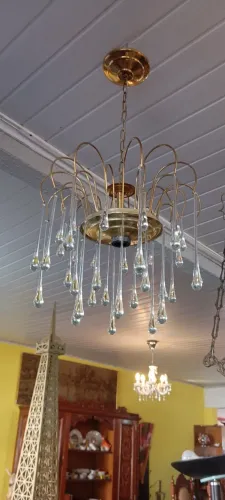 Lustre com gotas de vidro