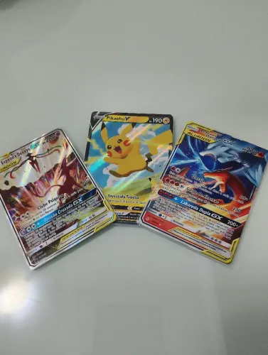 Cards pokémon raras 2 aliados e uma v
