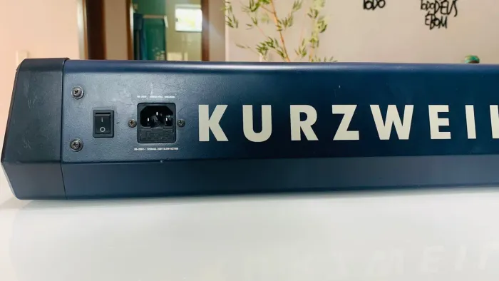 Teclado sintetizador kurzweil pc3 le6